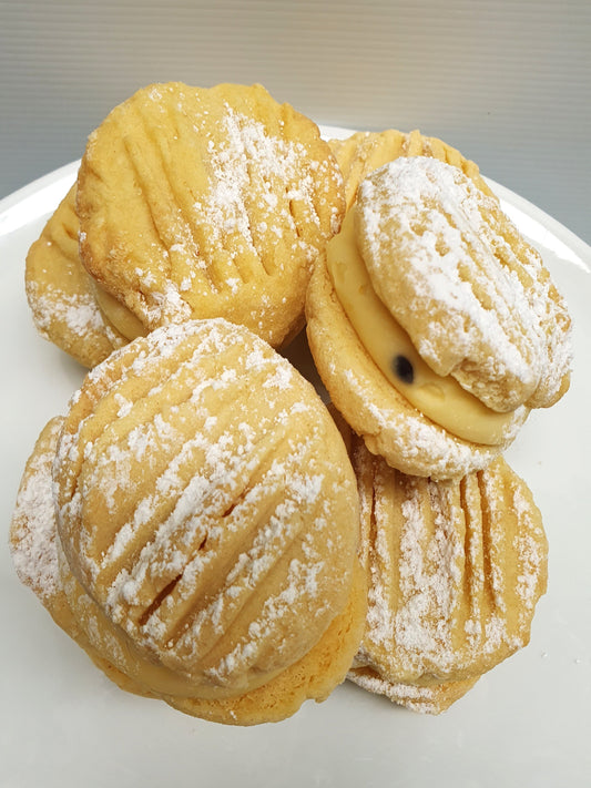 Vanilla Cookie with Passion Fruit Buttercream