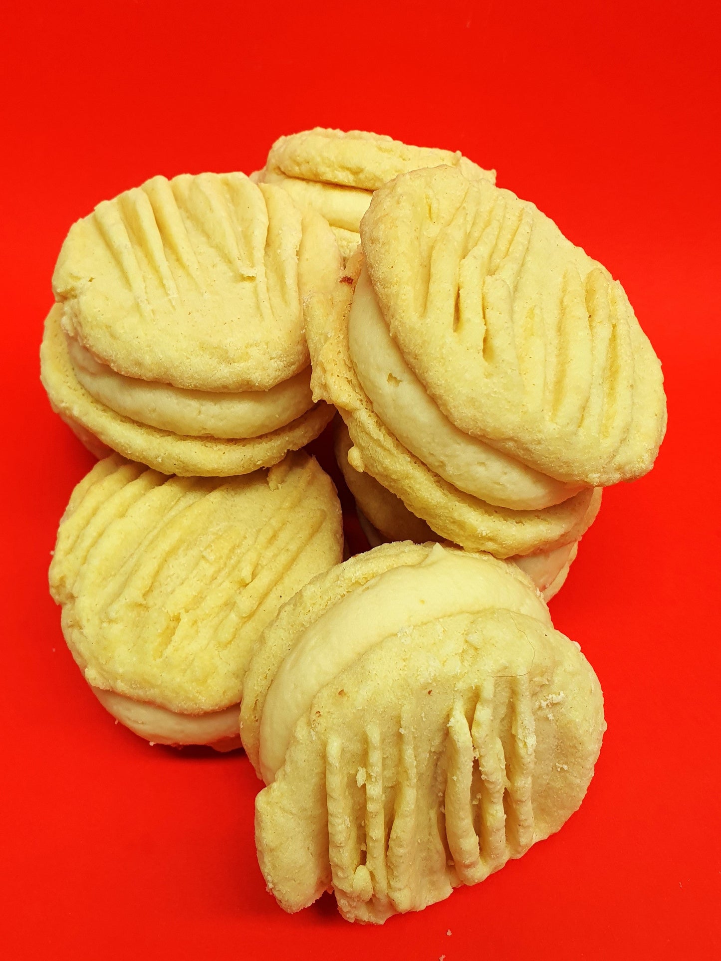 Vanilla Shortbread Cookie with Maple Syrup Buttercream Filling