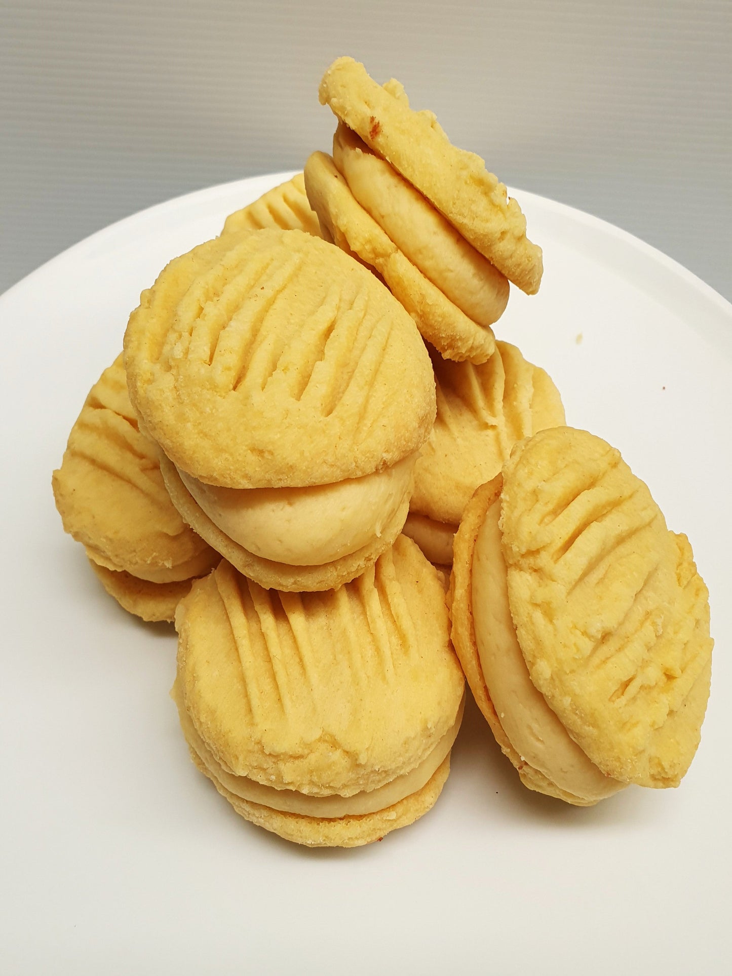 Vanilla Shortbread Cookie with Maple Syrup Buttercream Filling