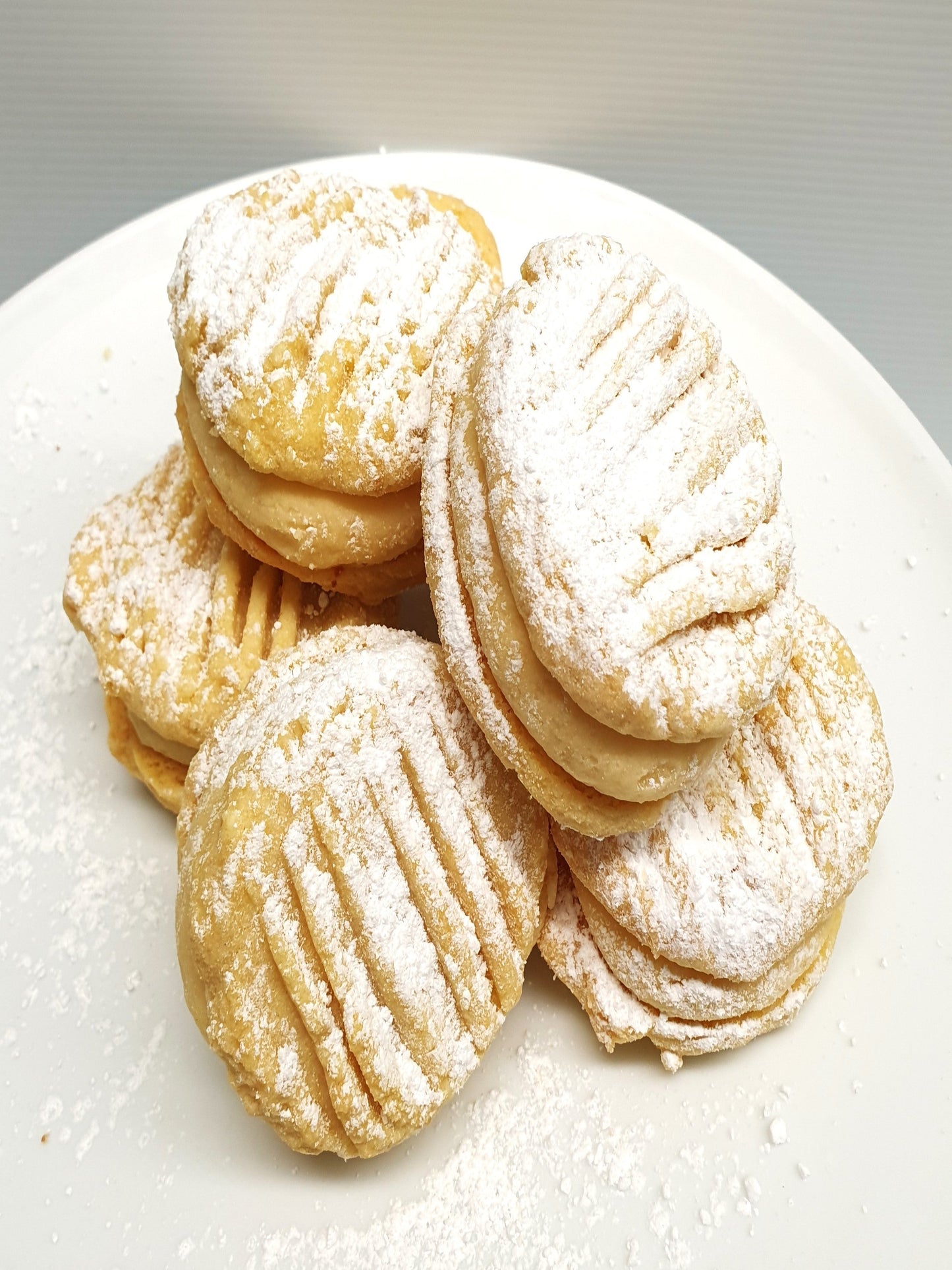 Vanilla Shortbread Cookie with Maple Syrup Buttercream Filling
