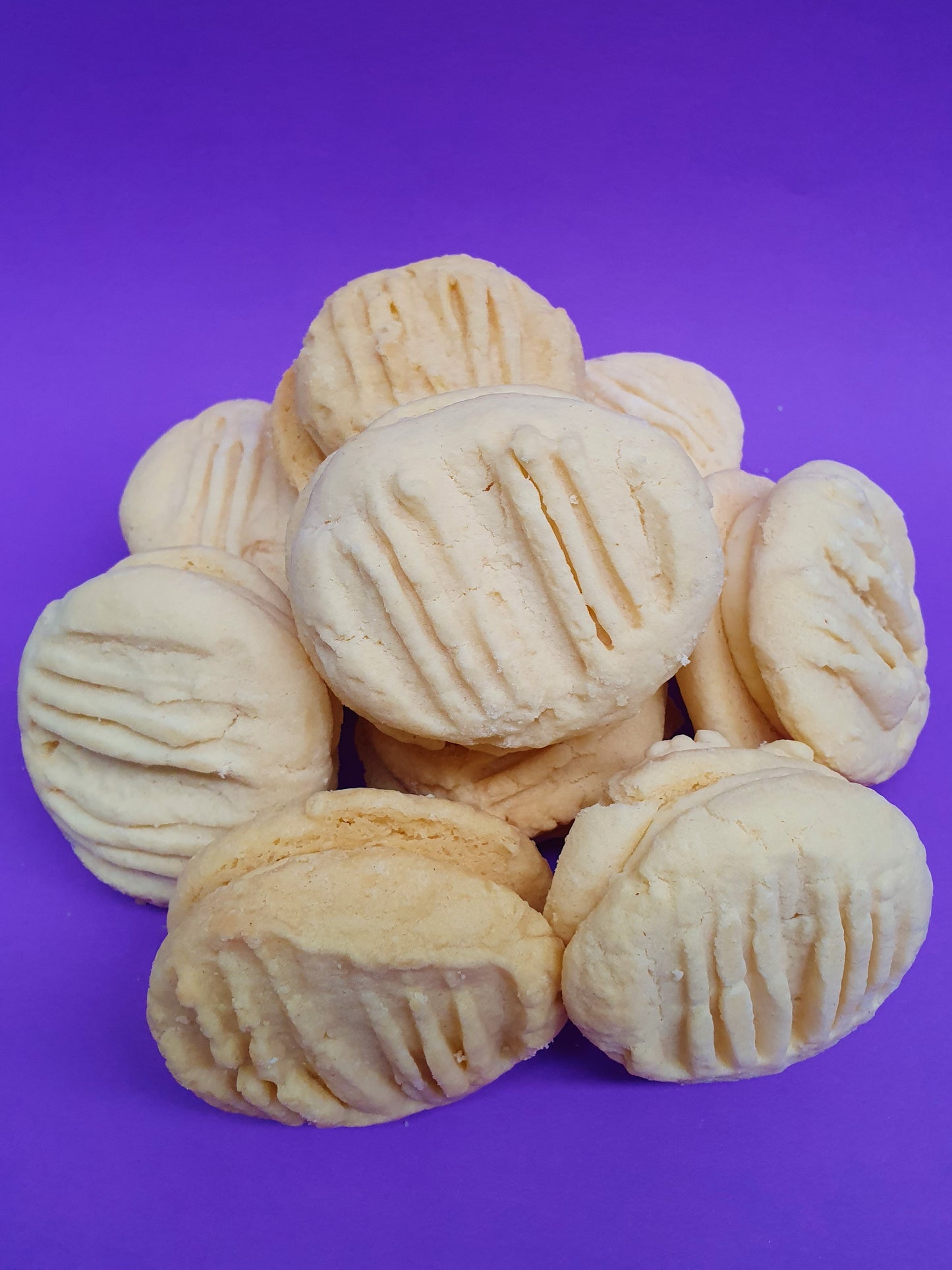 Vanilla Shortbread Cookie with Vanilla Buttercream Filling