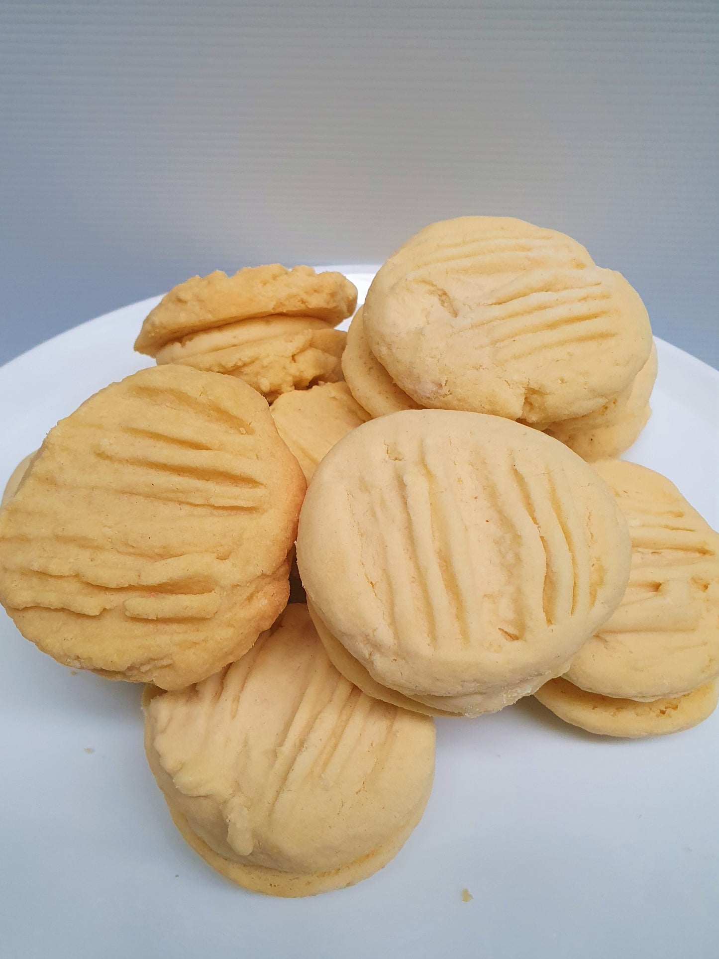 Vanilla Shortbread Cookie with Vanilla Buttercream Filling