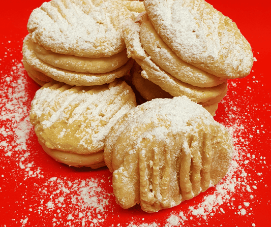 Vanilla Shortbread Cookie with Maple Syrup Buttercream Filling