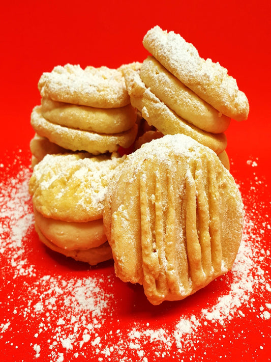 Vanilla Shortbread Cookie with Maple Syrup Buttercream Filling